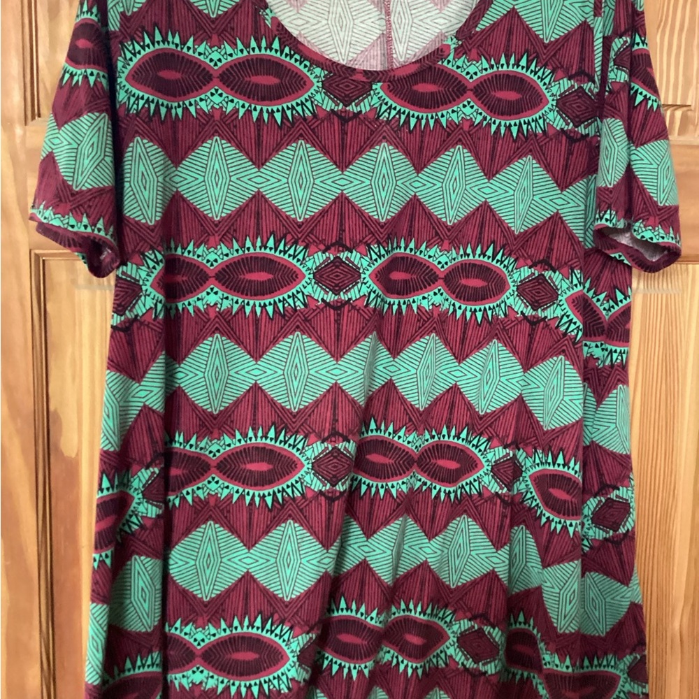 LuLaRoe Perfect Tee in colorful geometric pattern